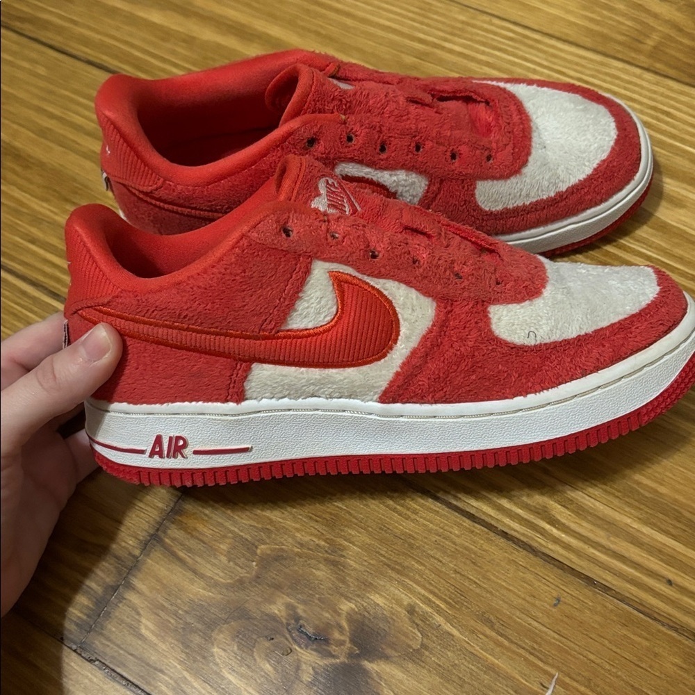 Nike Air Force 1 Low Valentine’s Day Fleece (2024) Sneakers Size 4Y w/o laces - Picture 5 of 6